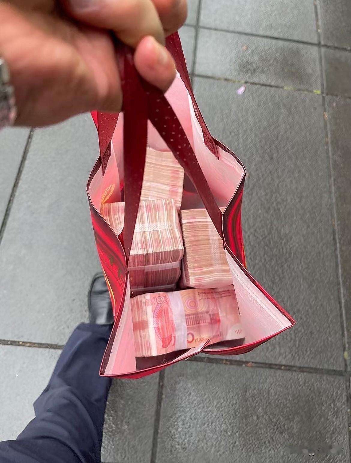 奉劝大家一句，手里有20万辛苦钱的，千万别脑子一热去碰理财、黄金那些花里胡哨