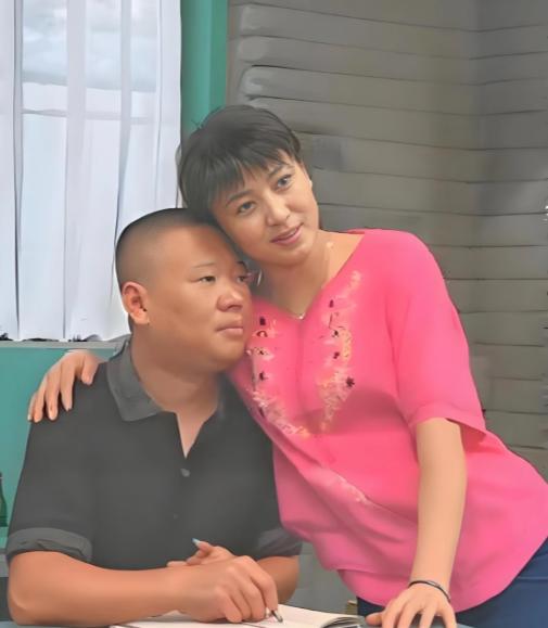 1995年，22岁的郭德纲在北京受尽委屈，身上只剩2块钱，错过了末班车，硬是徒步