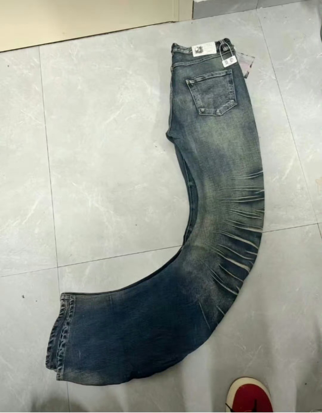弯刀裤救命啊……这特喵真的好看吗？是我落后不懂时尚了？？？？？[笑着哭]​​