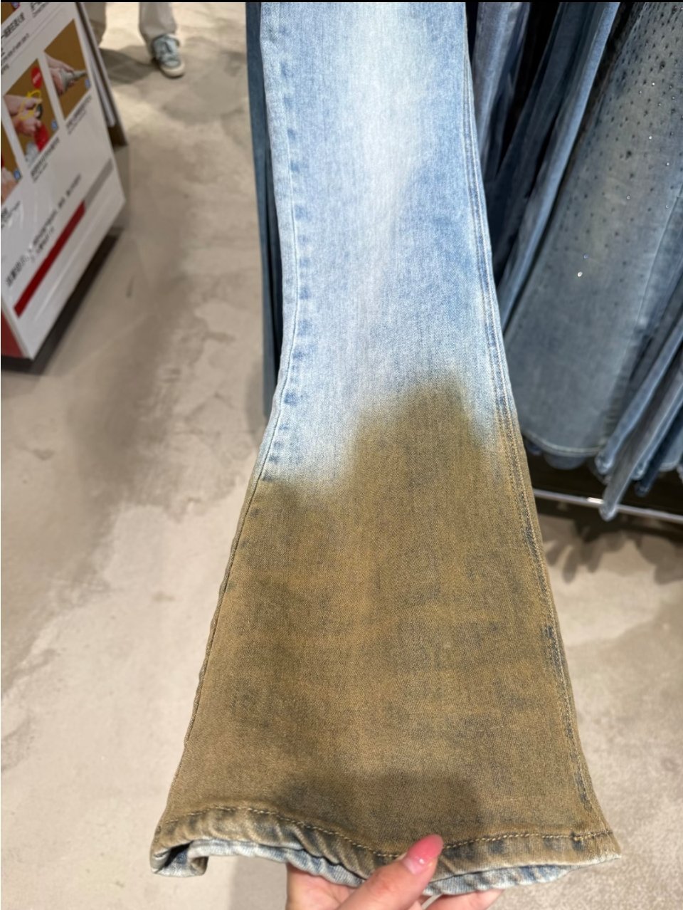 越来越不理解现在的女装了，穿这个都不敢上厕所了