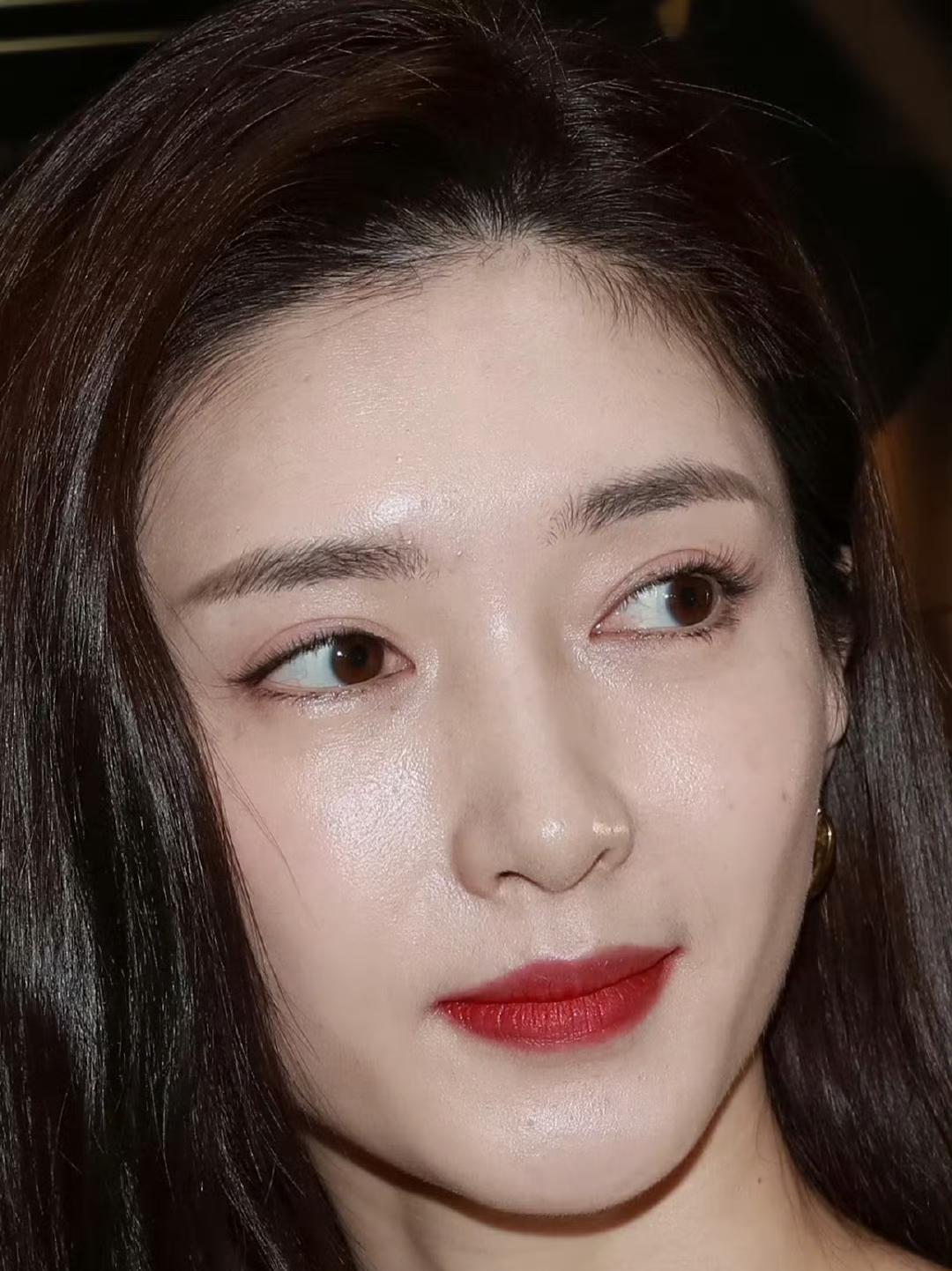 救命！终于知道啥叫“人间富贵花”了！谁懂啊！江疏影涂上大红唇简直气场炸裂！本以