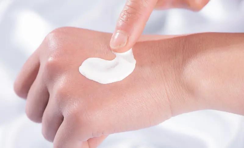 今天运势说带护手霜，你真以为只是防干燥？错。这是让你搓热指尖，激活全身最密集