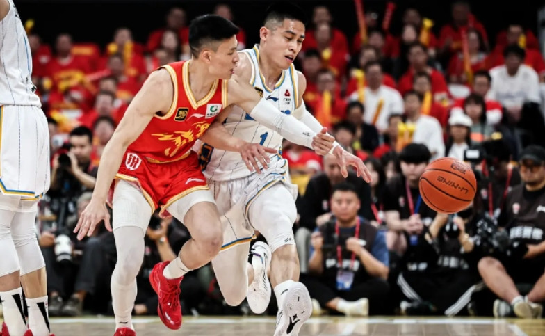 CBA历史上新的奇迹诞生！当总决赛G5结束之后，北京队就以94-92的战绩完成了