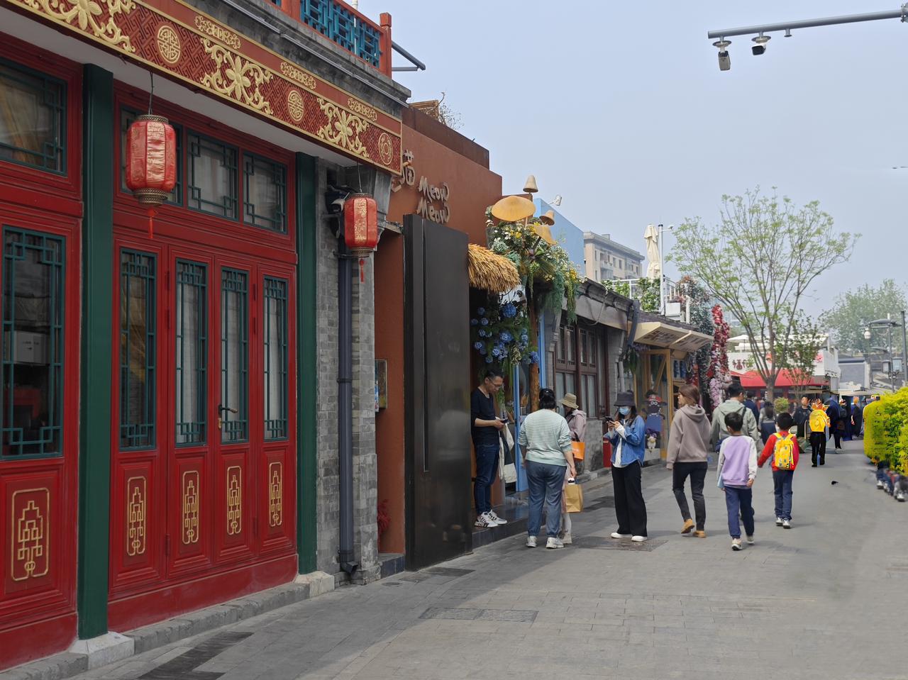 北京白塔寺东西岔胡同，是北京老城更新的典范。 胡同在保留原历史风貌的基础上，