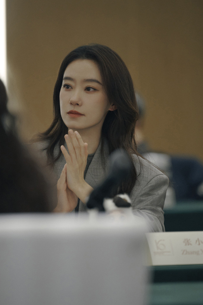 张小斐天坛奖评委首亮相张小斐以天坛奖评委身份亮相北京国际电影节！一身灰色西装