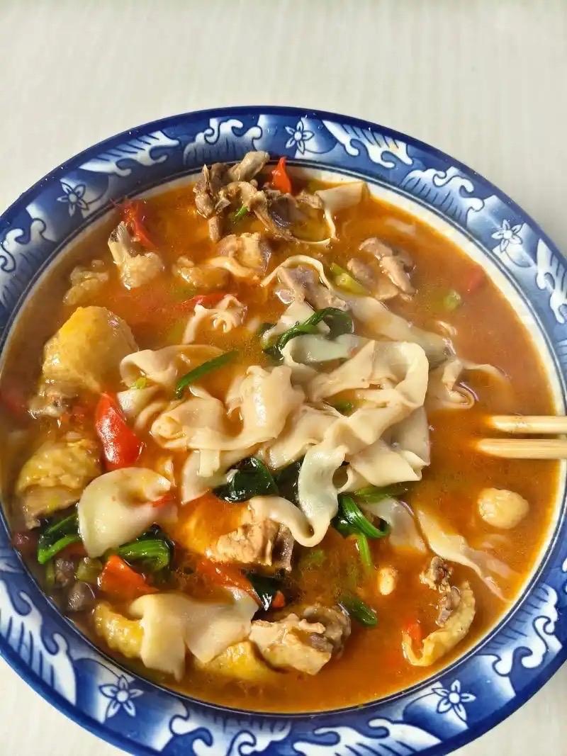 人到50岁了，不想再在职场里折腾，想揣着20万找个清净地方隐居，顺便做点小生意糊