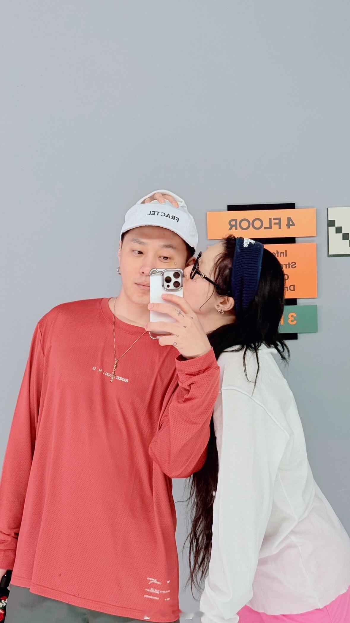 秀恩爱泫雅龙俊亨​​​