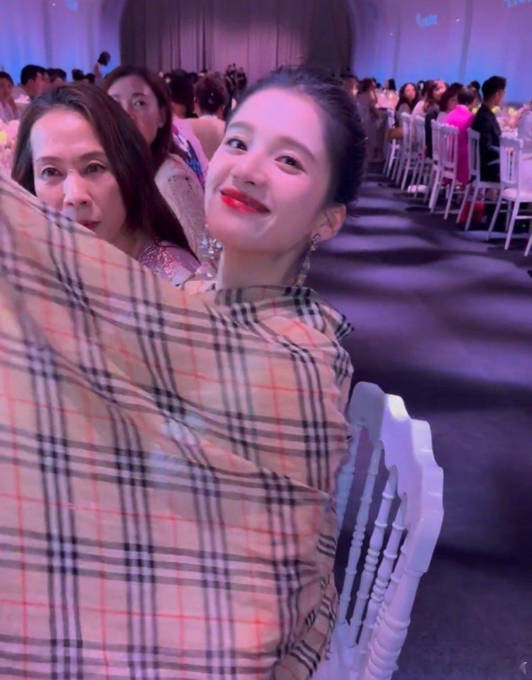 晚宴上的张凌赫张婧仪美的不行兰蔻晚宴上的张凌赫张婧仪张婧仪空降​​​