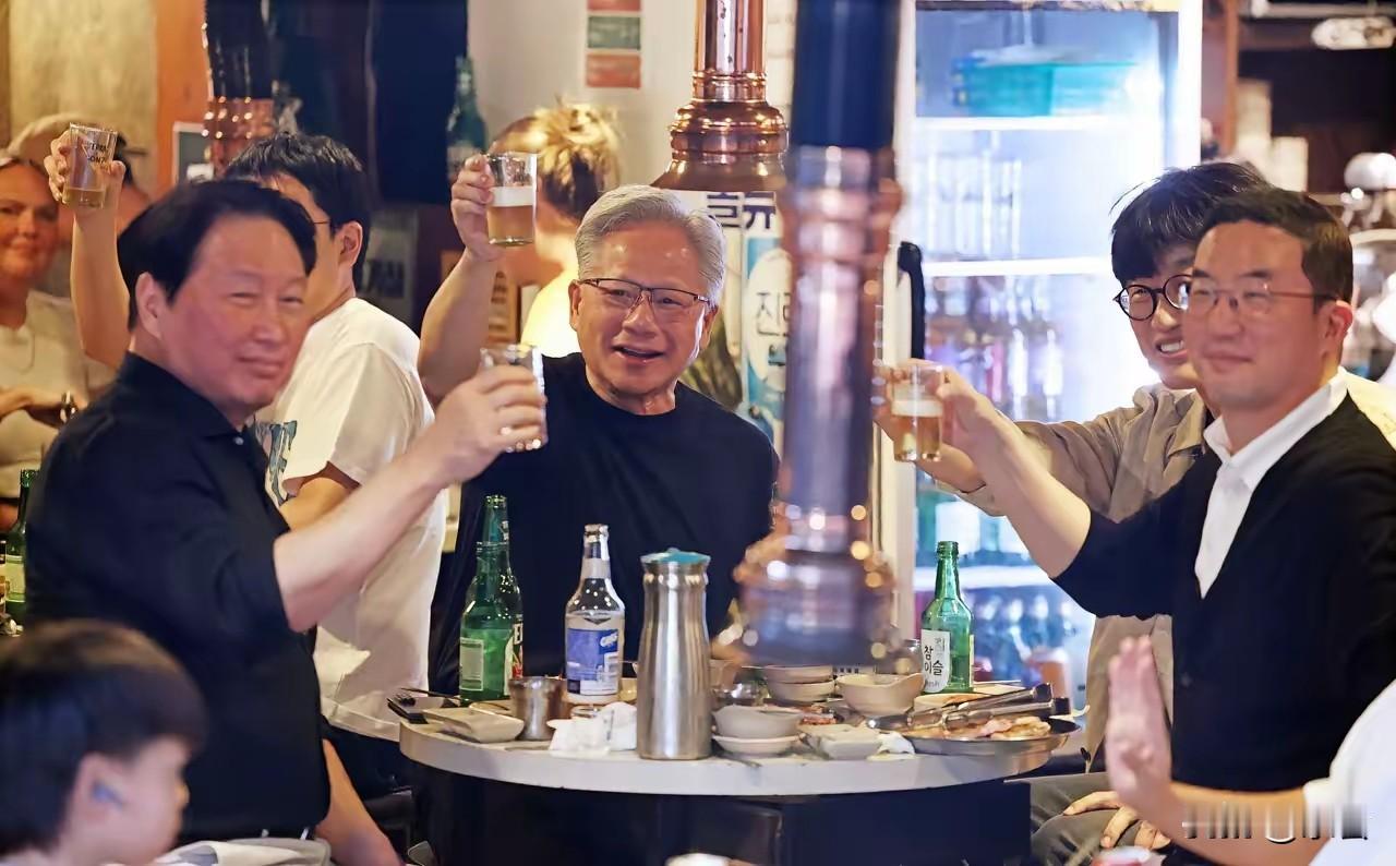 首尔一顿烤肉局，吃出半个韩国科技圈的半壁江山！英伟达黄仁勋组局，SK崔泰源、L