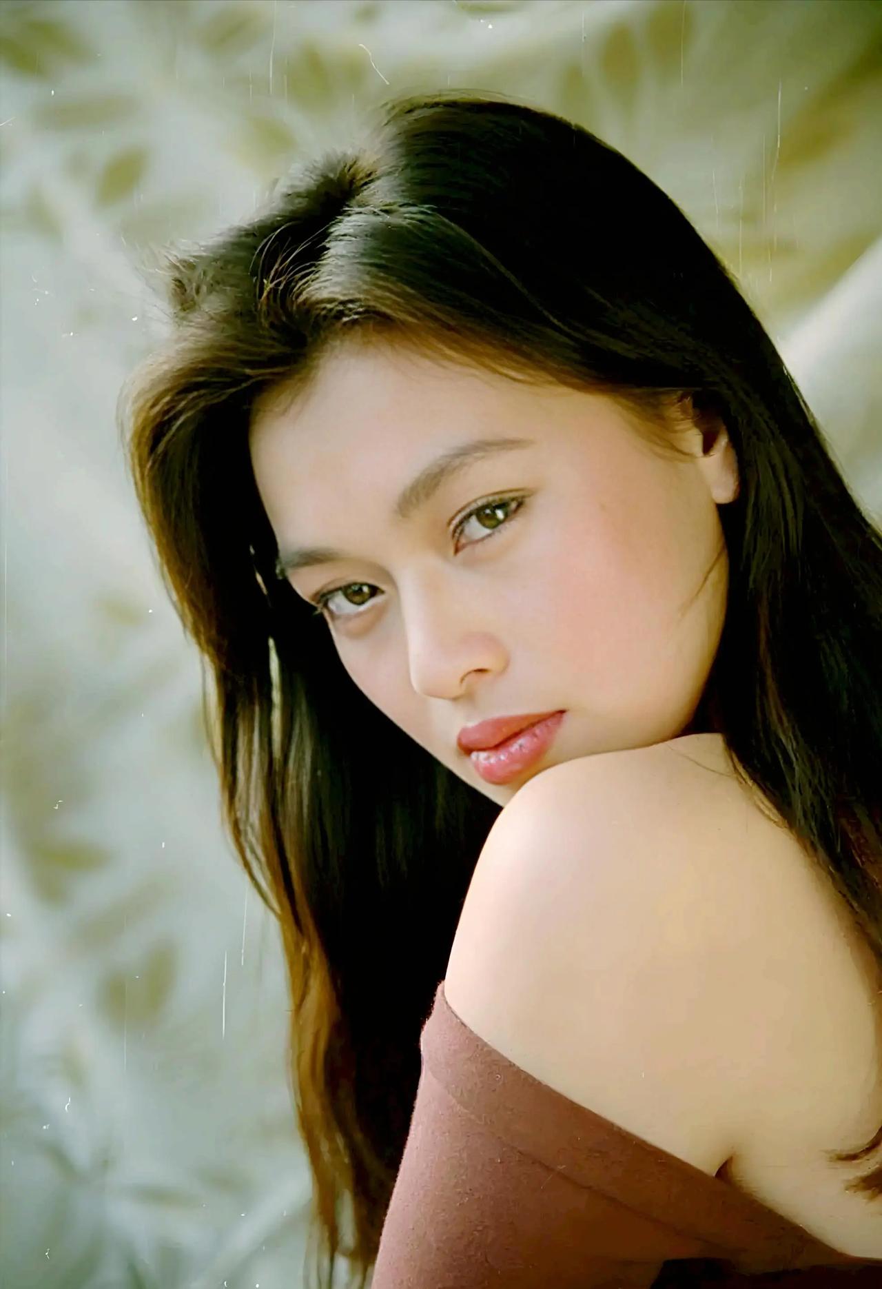 2009年，史可刚在瑞士生下大儿子，躺在病床上虚弱得睁不开眼，婆婆弗芮妮牵着几条