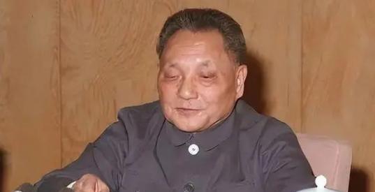 1991年，邓公请张学良回国，张学良却说：要我回去可以，必须答应我3个条件。张