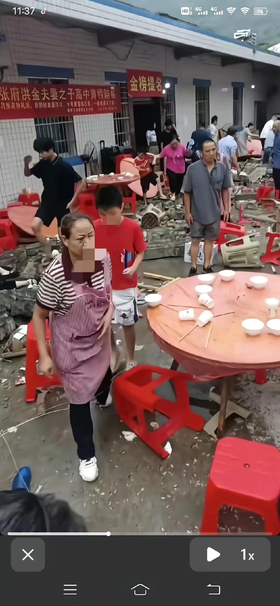 你挂个金榜提名横幅是什么意思？这么大错别字，不知是写横幅的人笔误，还是故意这样写