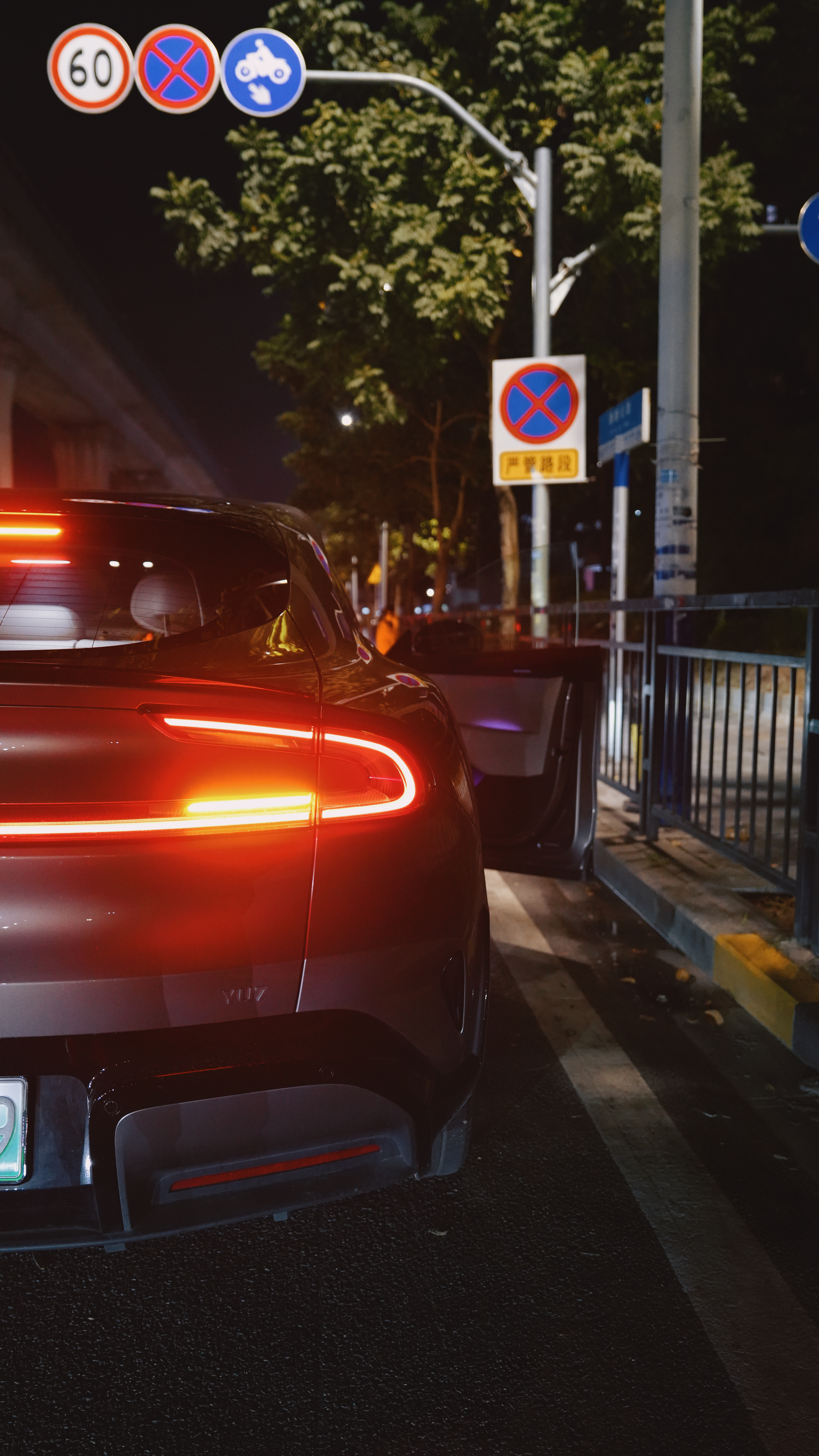 在深圳等时间就算了，广州现在也限行，而且不止限外地牌，粤A也限，真狠啊，得7点半