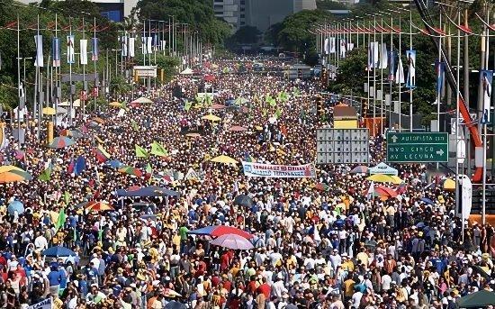 委内瑞拉代总统发起“全国大朝圣”游行，要求美国彻底取消制裁！4月19日，委内