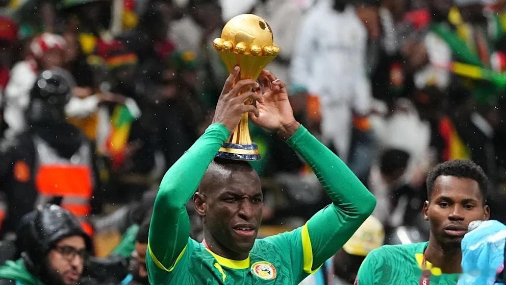 拿到非洲杯冠军的雅克松已经回到慕尼黑，并有希望在周末进入大名单。雅克松不仅在国内