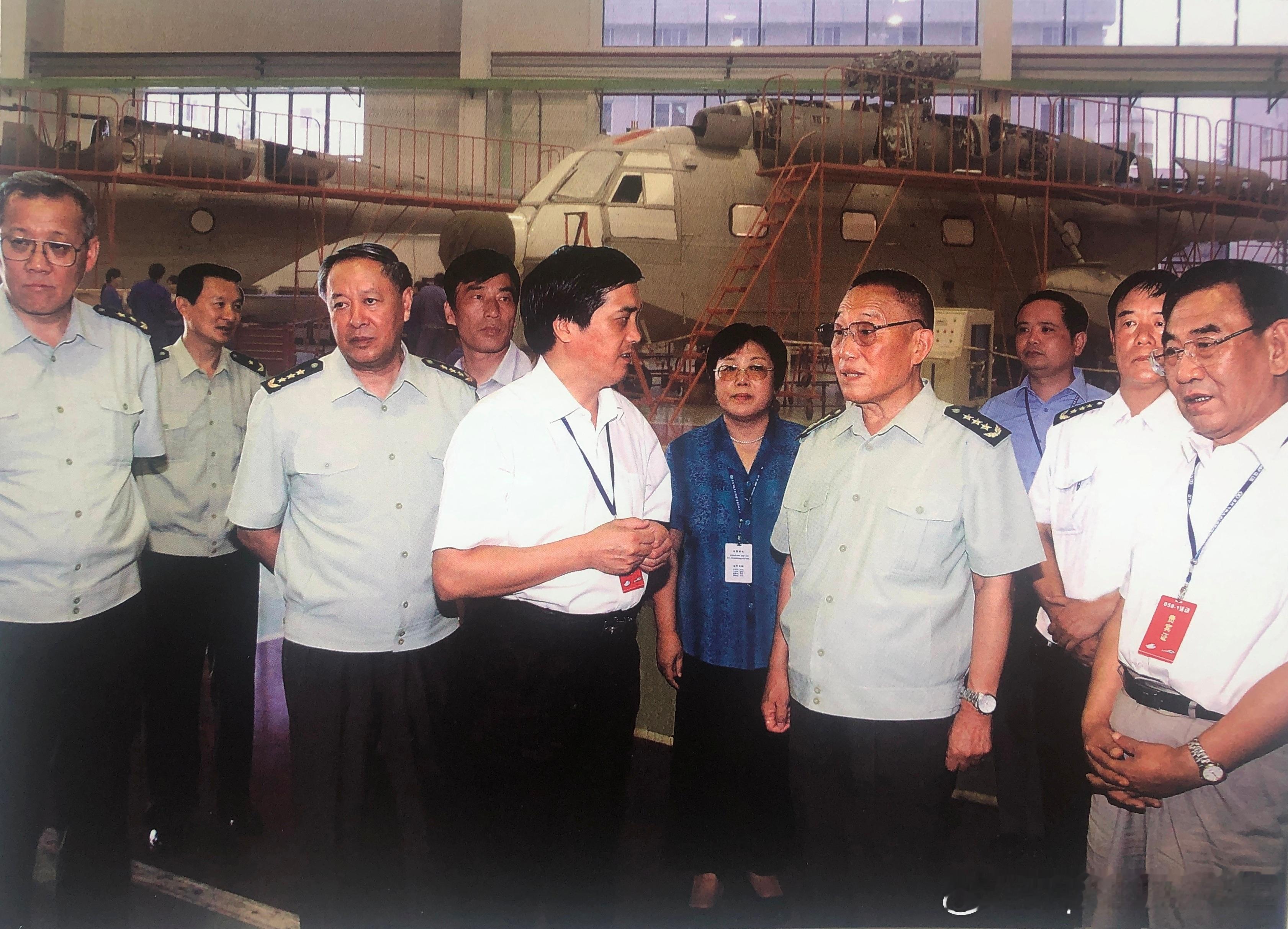 2005年8月14日中央军委副主席兼国防部长曹刚川、总装备部部长陈炳德和海军司令