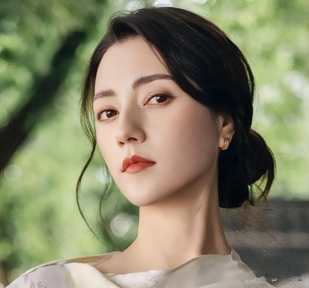细看娜然的状态，温柔只是假象，她的野心全都藏在眼神里娱乐圈大多爆红小花，走