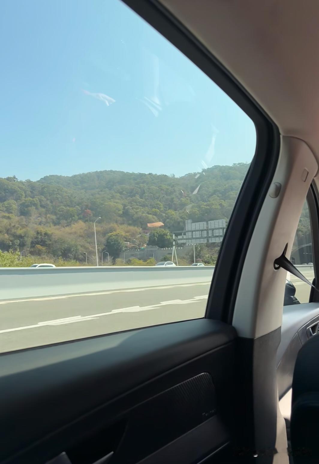 刚出发就撞了，真是新年行大运刚下隧道就碰了-电车还是不能太便宜（撞