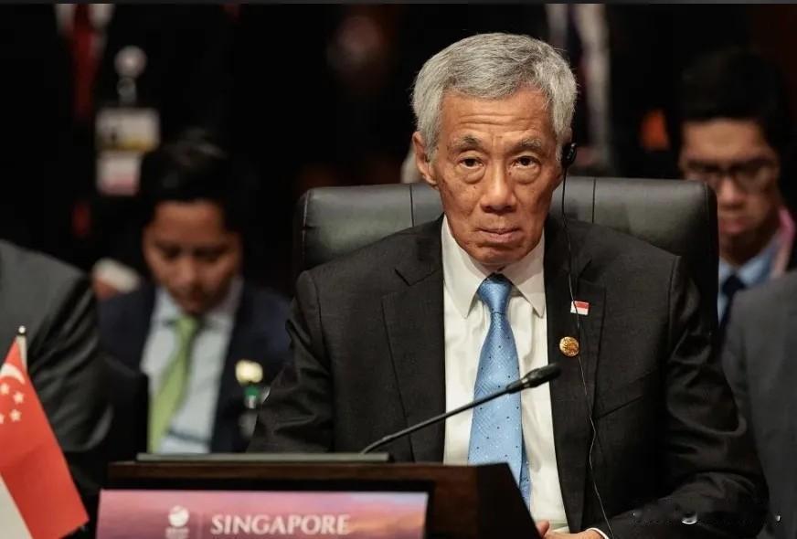 现在的新加坡怕是真的坐不住了！为什么？因为中国人正在一步步砸掉他们端了几十年的金