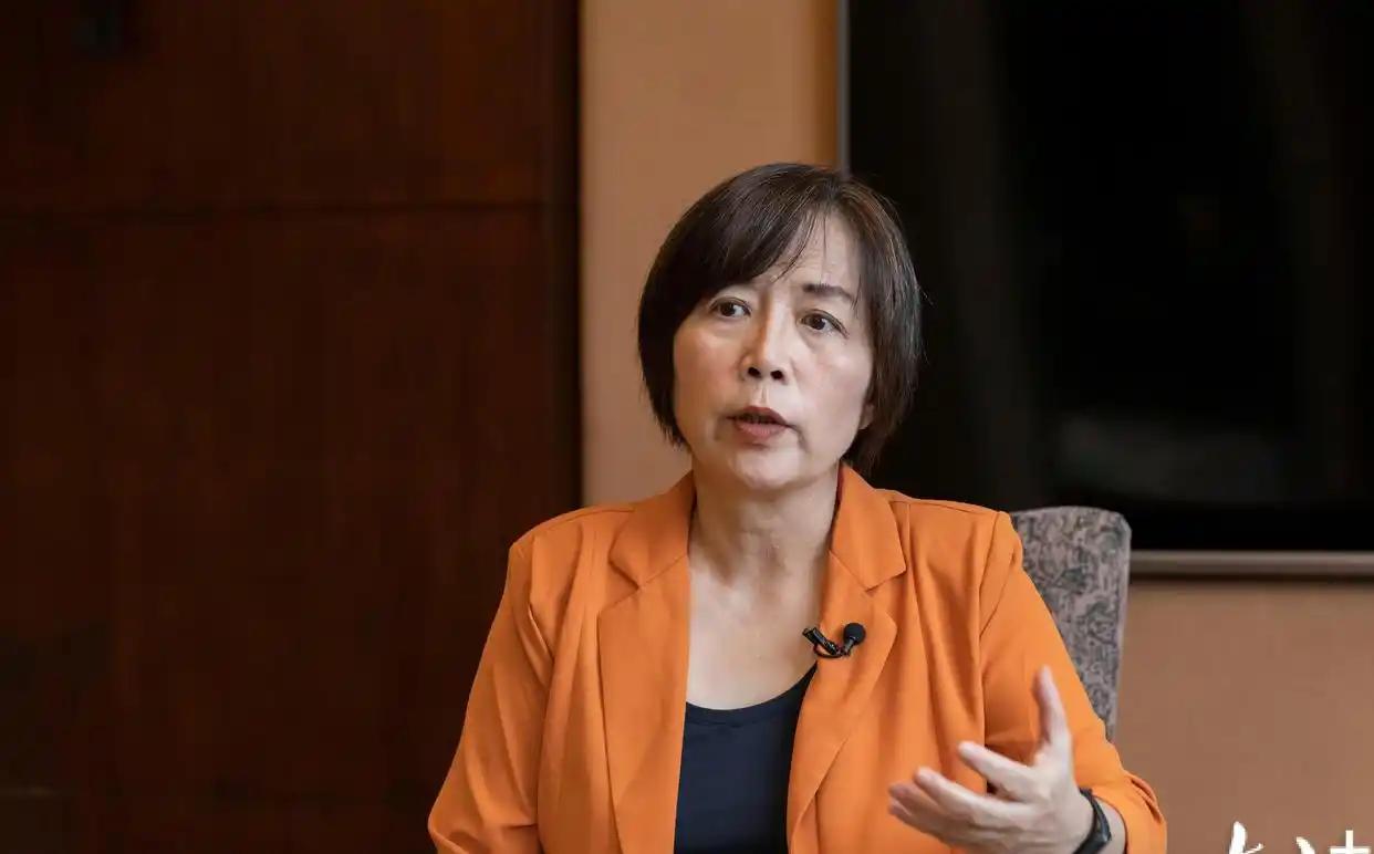 最狠的一刀，竟然是“自己人”捅的！黄智贤这回彻底站在了高金素梅的对面，公然给那个