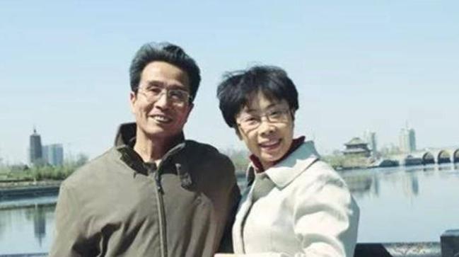 著名学者蒙曼的父亲因患癌病逝，享年80岁。蒙曼写过这么一句话：“如果有来生，愿您