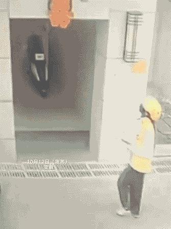 “解释不清了！”安徽，一小区业主结婚，在单元门口贴了喜字，本想让大家沾沾喜气，