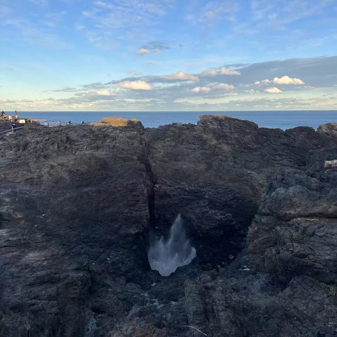现在要求老师们都要提升学历了，一些老教师就为难了！因为他们不到十年要退休了，提升