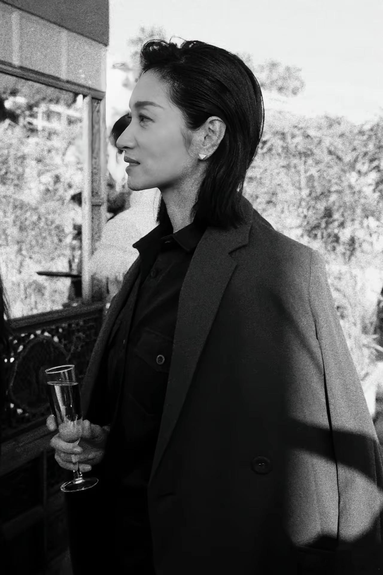 真心劝朱亚文，没事不要轻易和别人炫老婆！不是因为沈佳妮没他说得那样好，也不因为演