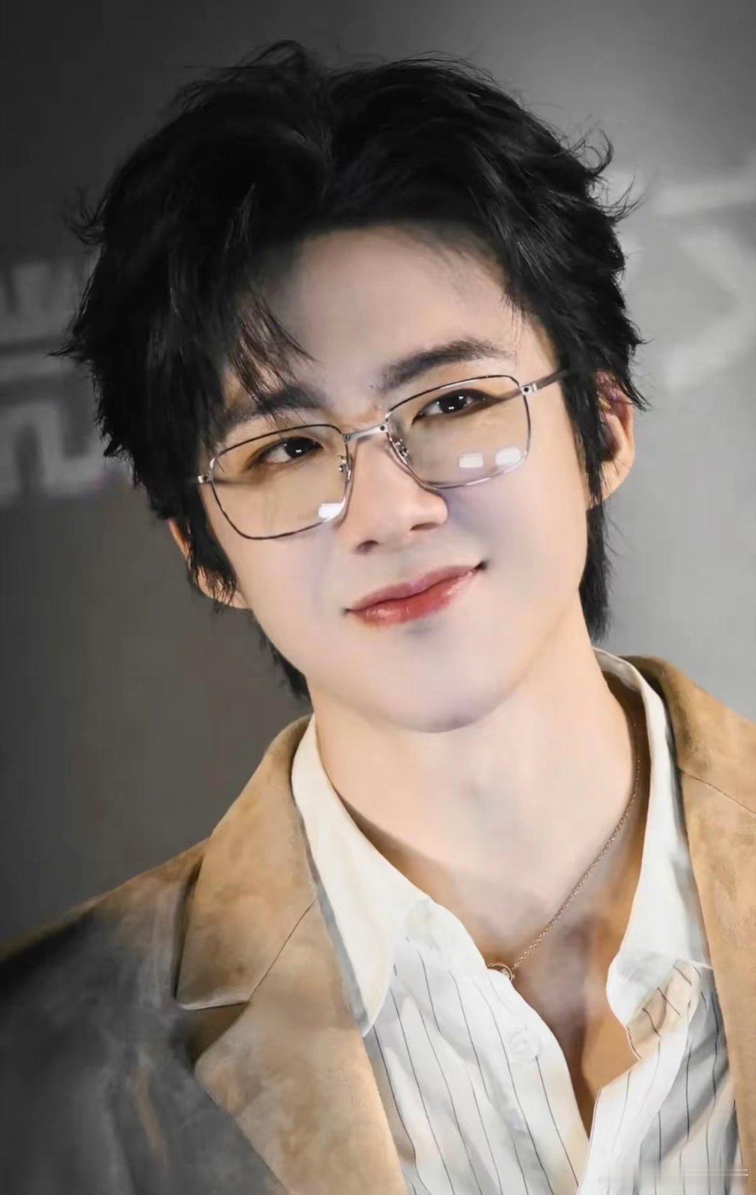 估计陈晓也没想到，《大生意人》的热播又一次成就了刘宇宁，刘宇宁凭借ost《万两》