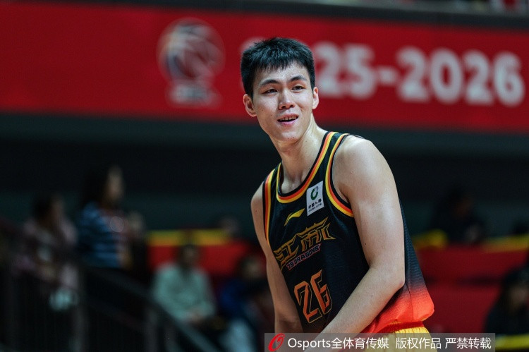 未来基石! 庞峥麟生涯新高12次助攻盘活全队 末节8分助队锁胜局