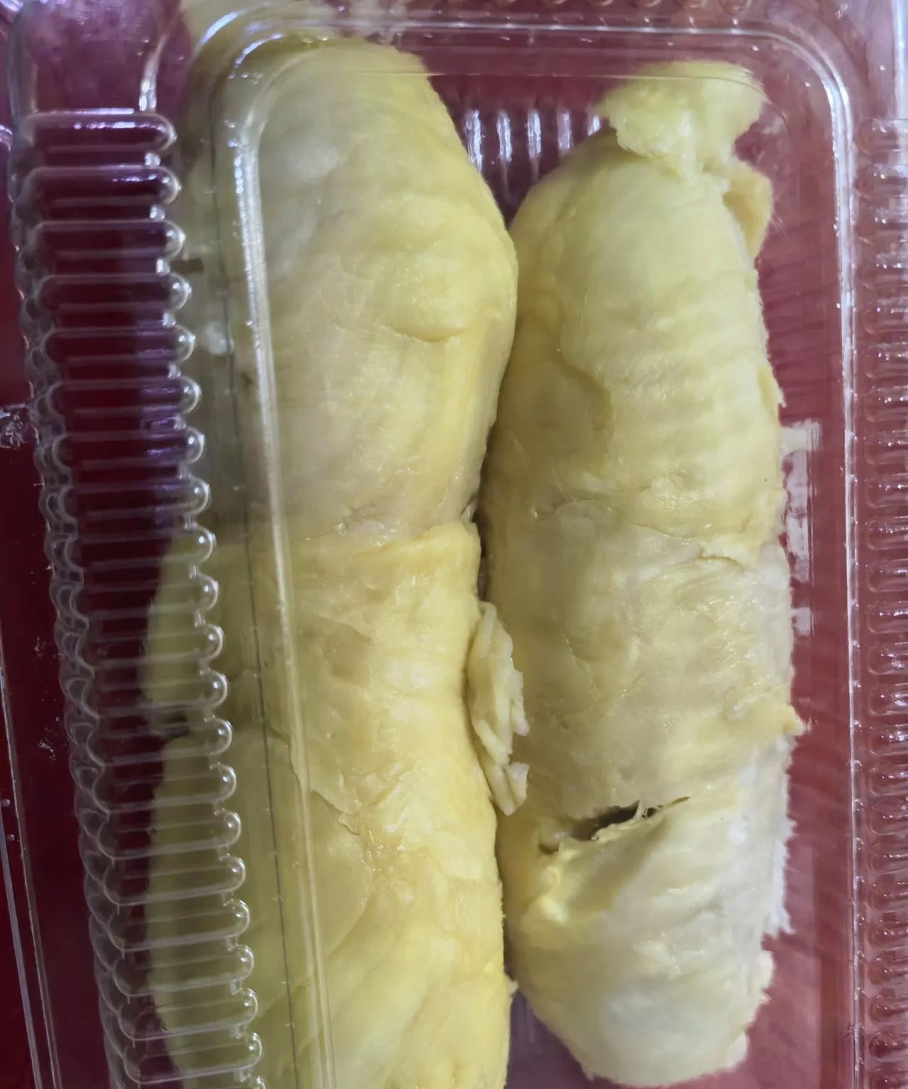 猴了这么久的榴莲闺蜜给我安排上了[捂脸哭]！闻着它的香味，吃着它的软糯香甜，那种感