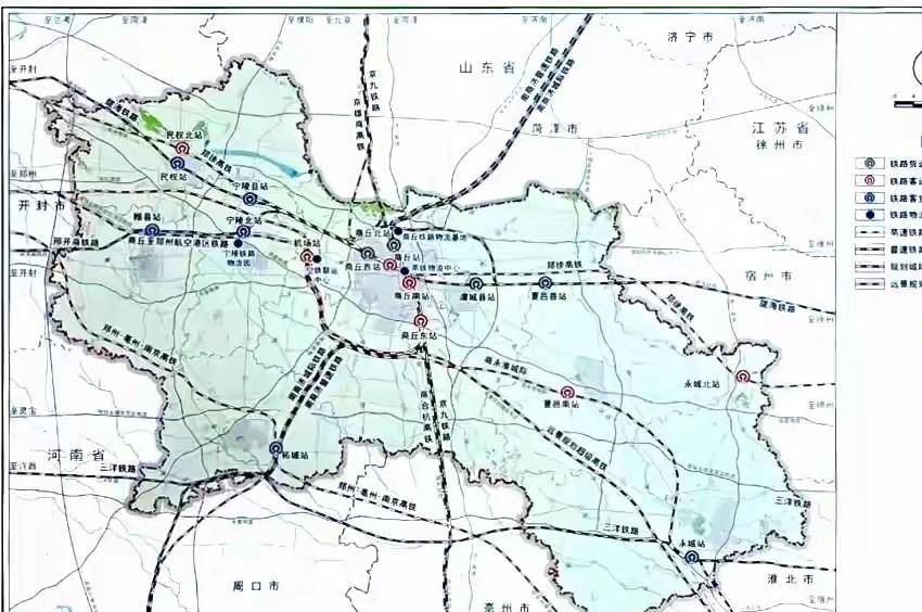 自从郑州建成全国第一座米字型高铁枢纽后，很多城市也在铆足了劲追赶，比如旁边的合肥