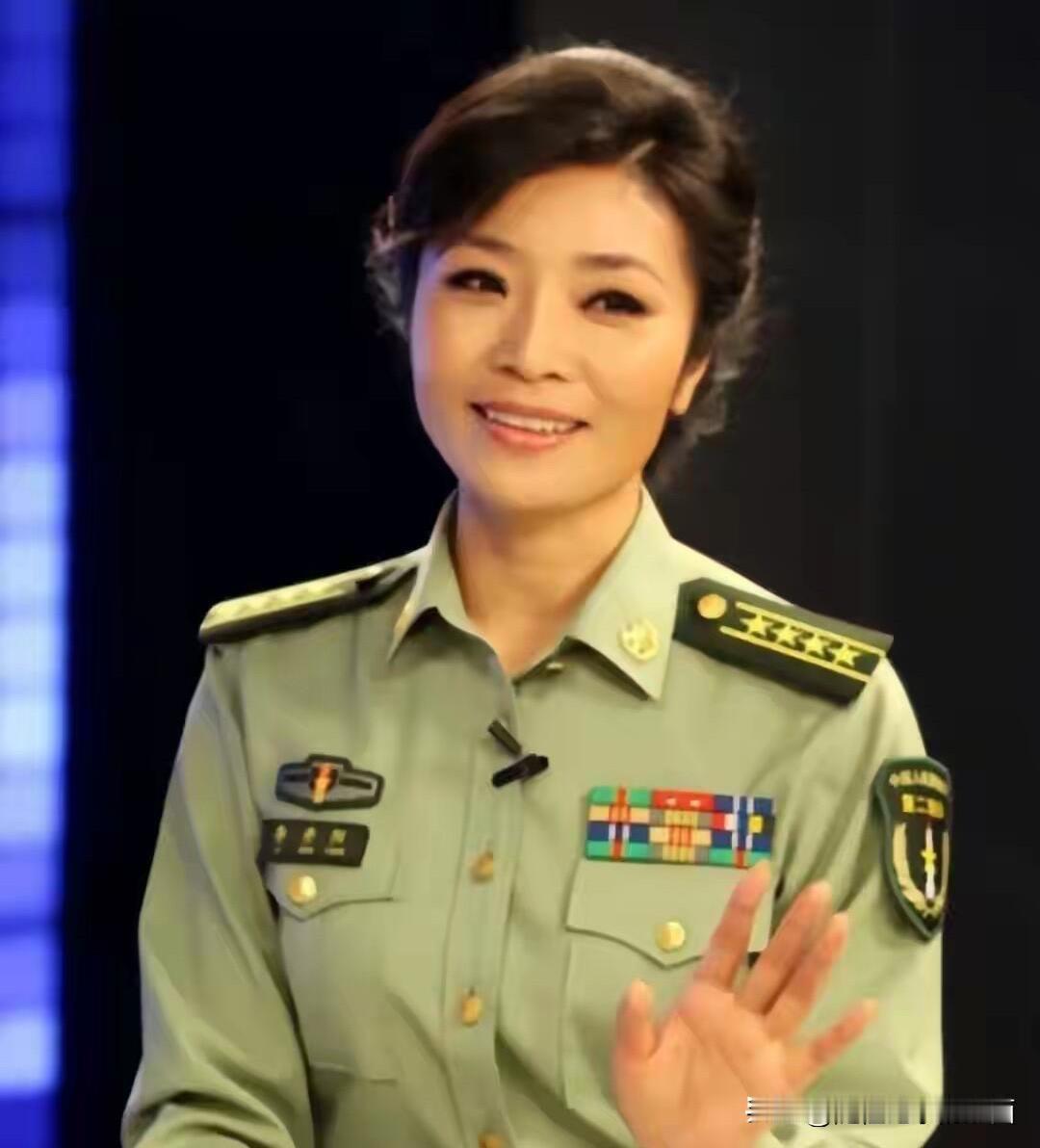 她好有气质啊，在上世纪八、九十年代是著名女歌唱家，与宋祖英、张也等人齐名，无论是