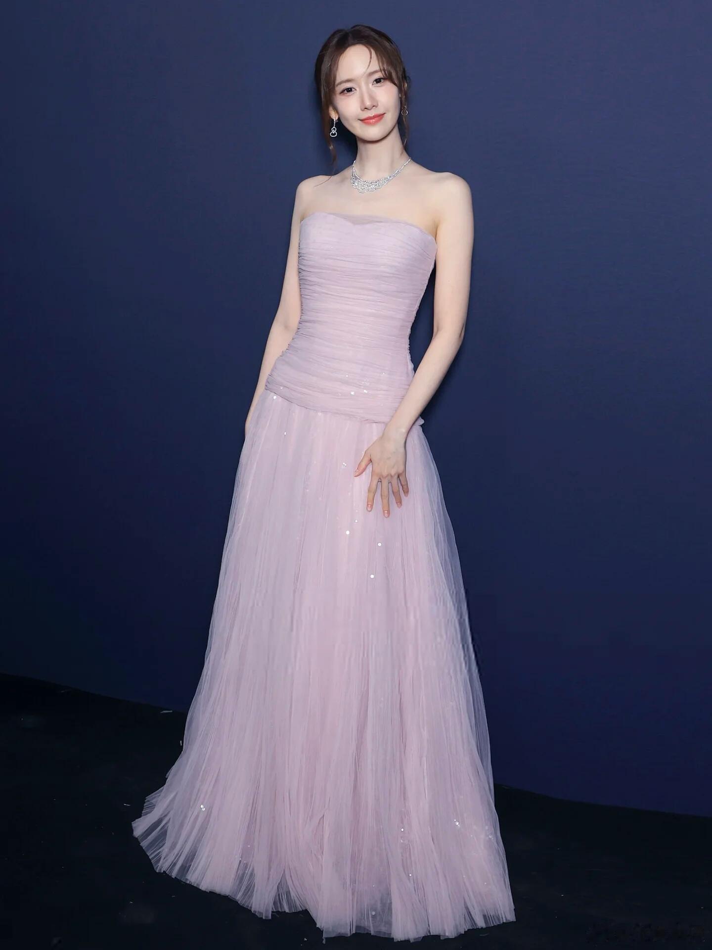 林允儿超绝美貌20年超长待机