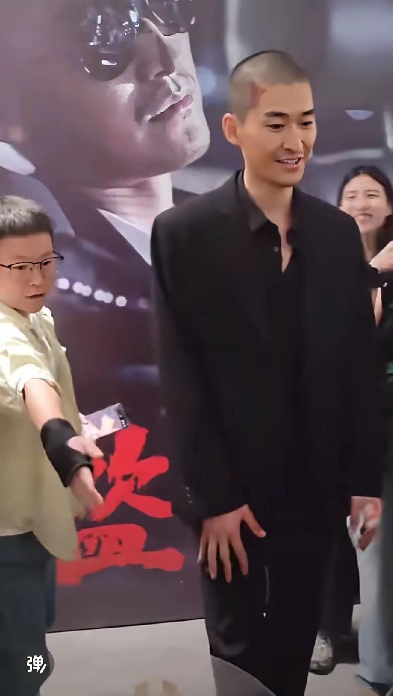张翰这转型转的有点让人迫不及防啊，还是喜欢他的霸道总裁造型啊​​​