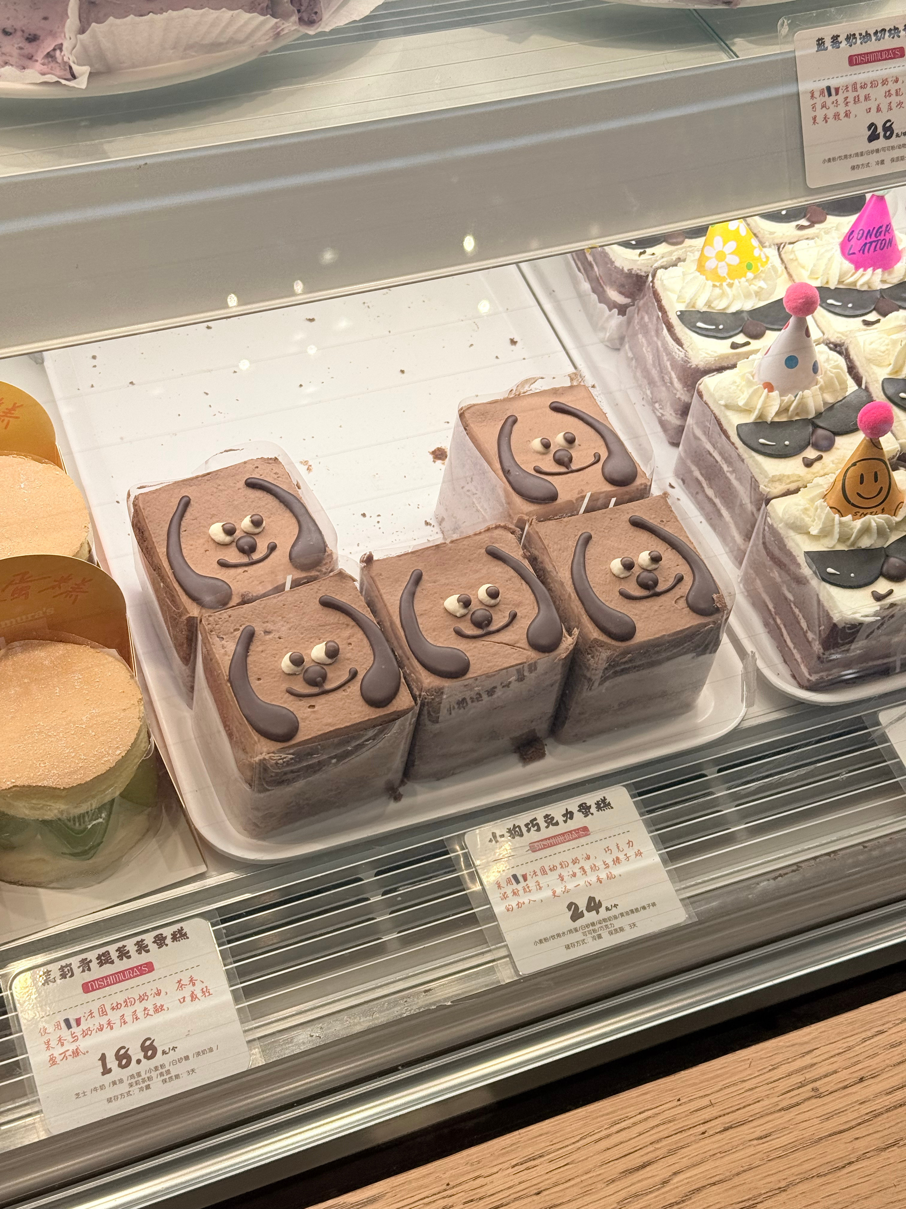 店主把小蛋糕的成本都写上了就想说自己贵的合理呗，那我把日常开销都写出来发给老板，