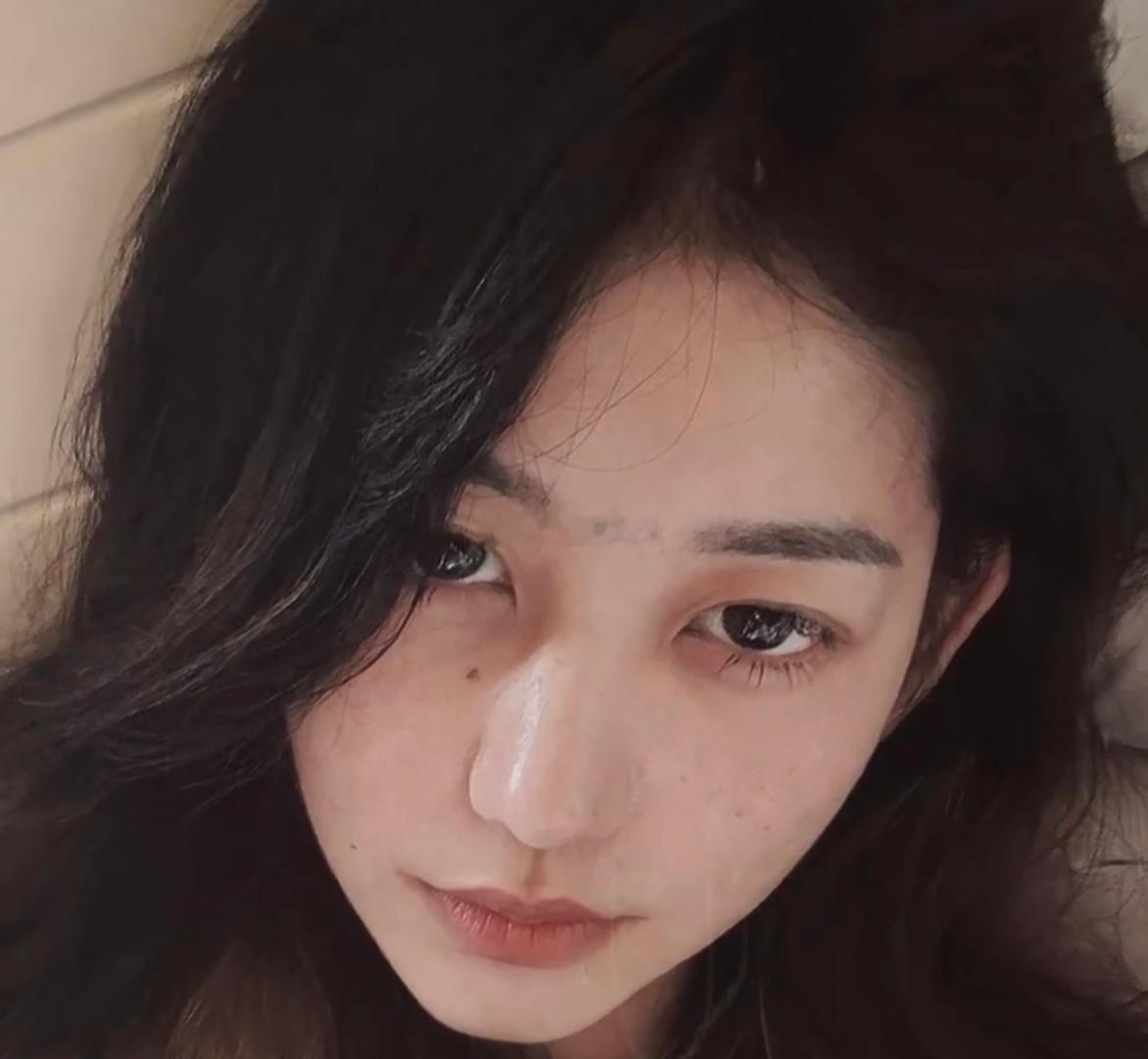 美女“王雅双”因长期受抑郁症困扰，最终难以承受精神折磨而选择结束生命，于2025