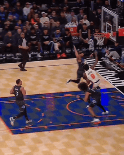 前有球砸对方身上，今又贴脸鼓掌，贝恩在UC直播间居然能打9的高分，只看数据不看人