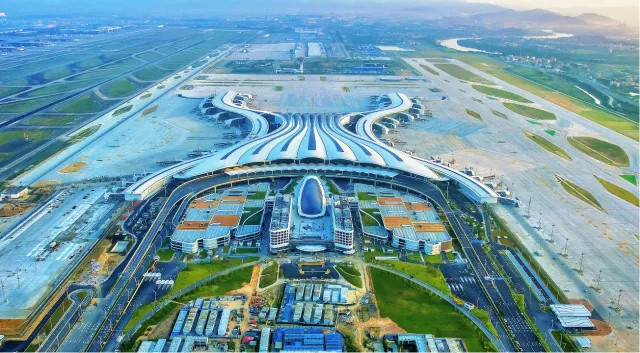 【#世界级机场群要来了#！】#大湾区机场群迈入扩容升级新阶段#黄金内湾天穹之下一