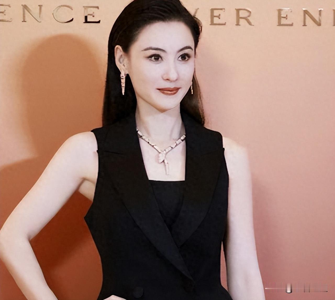 一觉醒来，发现张柏芝成了全网最清醒的大女主！继打赢14年假合约官司洗清污名之