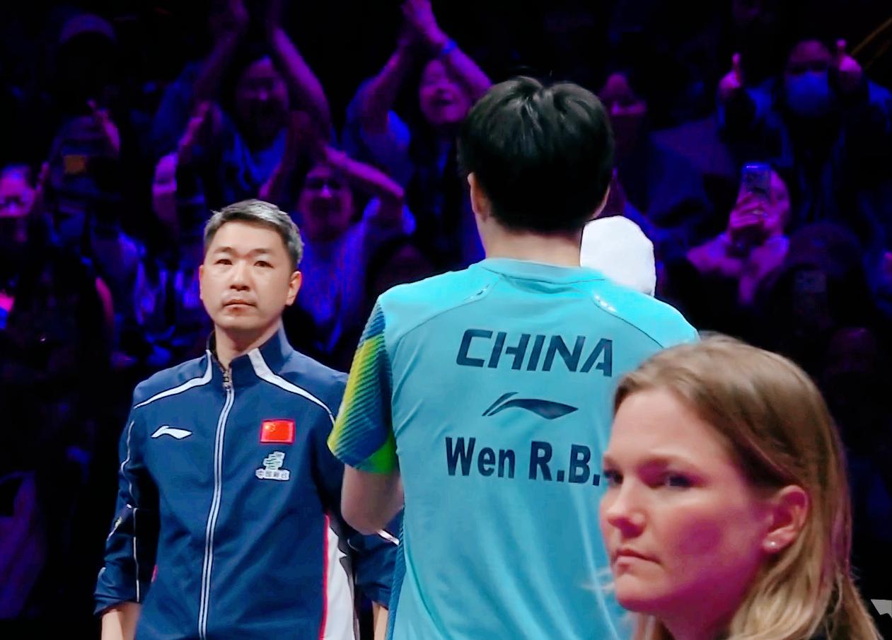 我去！我发现刘恒指导王瑞博，比王皓通透多了。第一局两人4:4平，温瑞博连