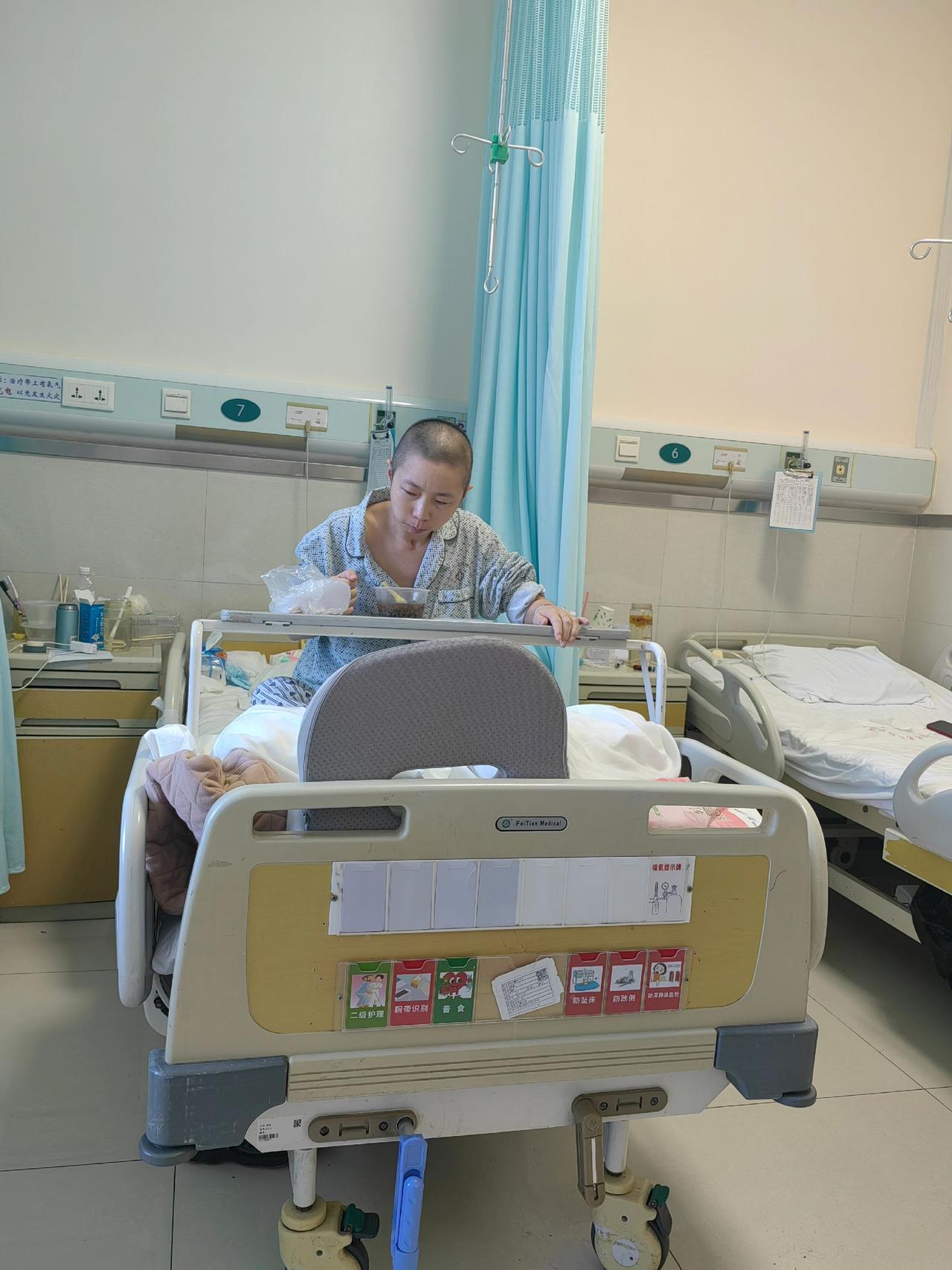  我今年63岁，陪着儿媳妇在北京看病，一晃又一个月了。从去年七月份做手术