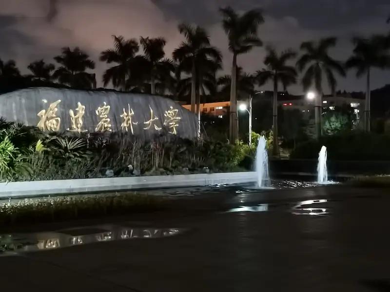 有朋友议论说双非本硕还不如985，211的本科。我觉得这说法就有点太夸张了，硕士