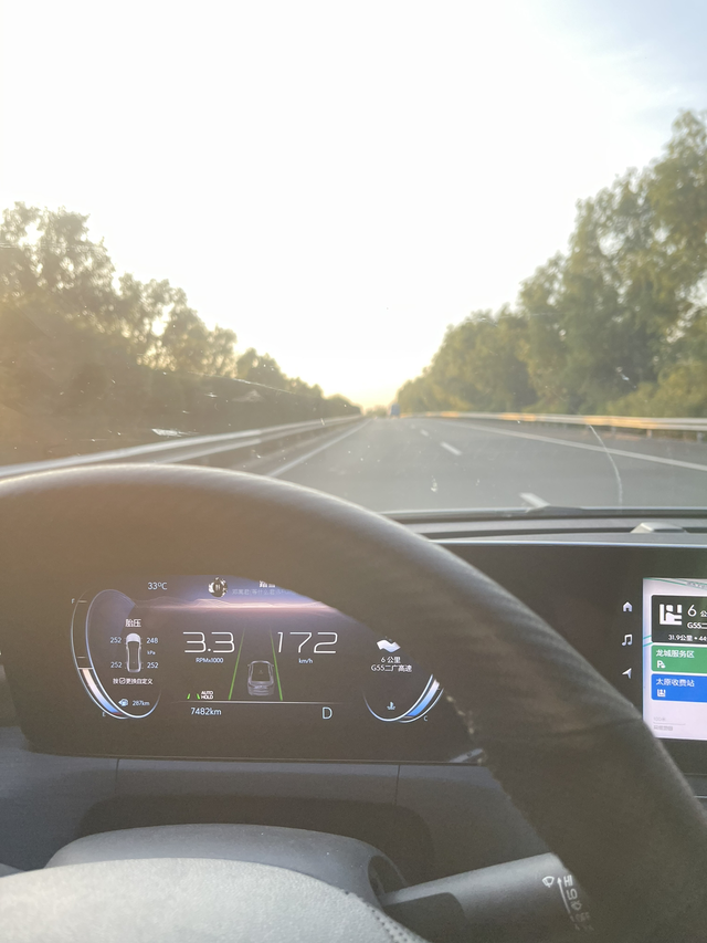 高速路车速在车少的路段试了一下，跑170还行，没飘的感觉，超那些时速120的就