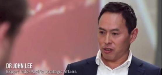 澳大利亚著名的反华教授李约翰，在节目中发表自己的反华观点时，主持人突然对他说，如