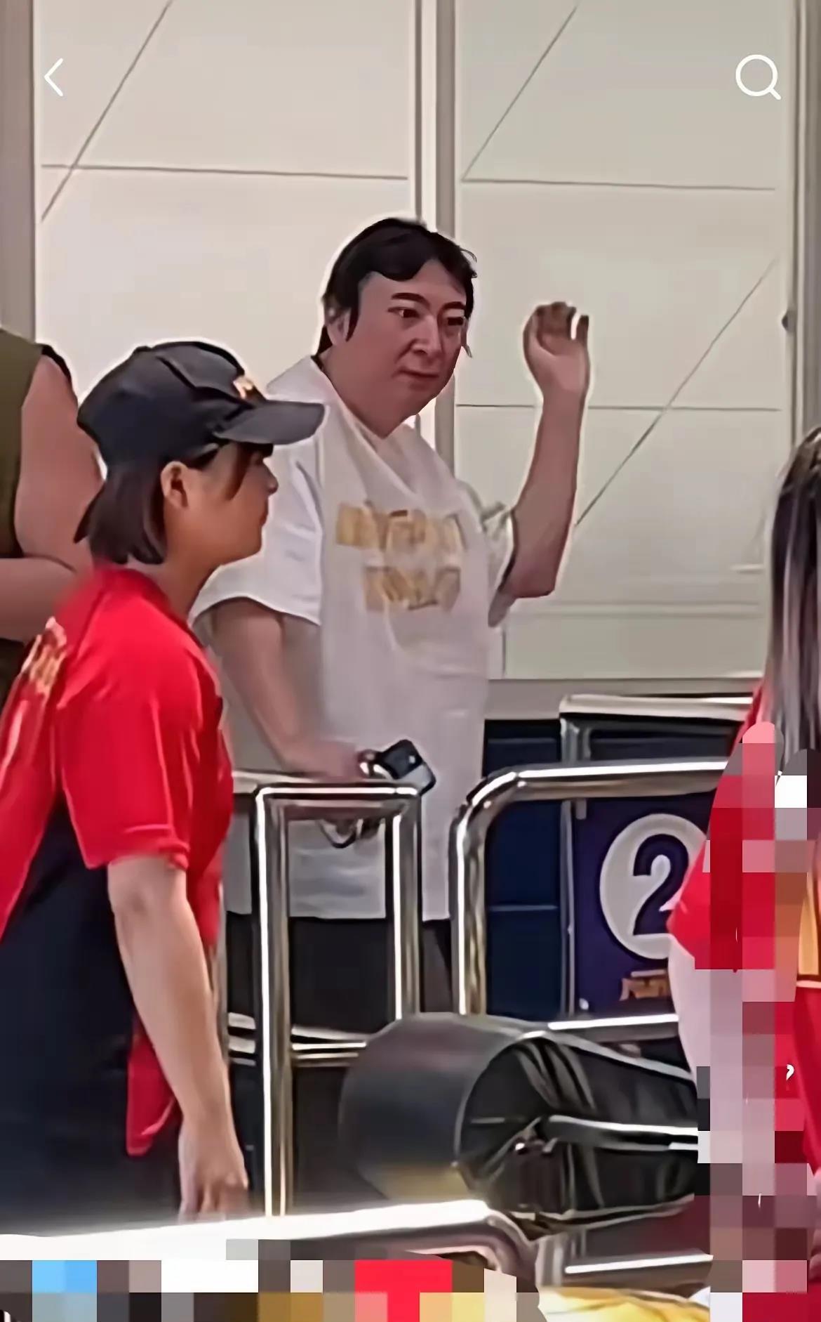 王思聪要换新女友了？王思聪女友懒懒直播了，这直播=分手的定律要灵验？
