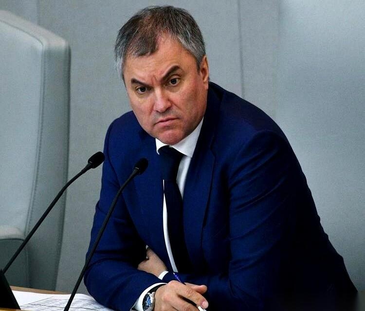 都以为普京够硬了，结果人家在俄罗斯国内，居然算是个“温和派”。这话听着跟黑色幽