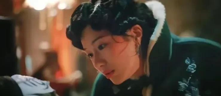 #《戏台》六姨太角色设定是否多余#为什么要设置六姨太这个角色？剧情很荒诞，一天出