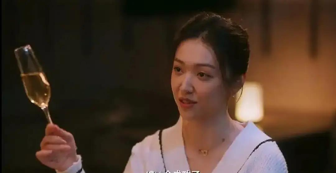 28岁女投资人把老舅当项目：估值、尽调、打包收购，最后一步——把自己也写进条款。