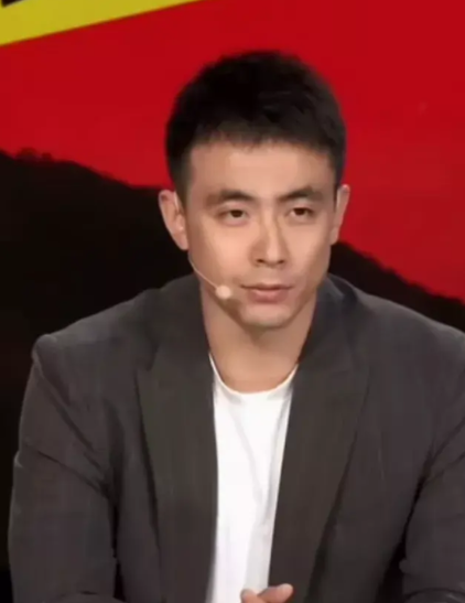 近日辽篮核心赵继伟在接受媒体采访时，被问道如果在联赛中给小将王俊杰找一上下线，会